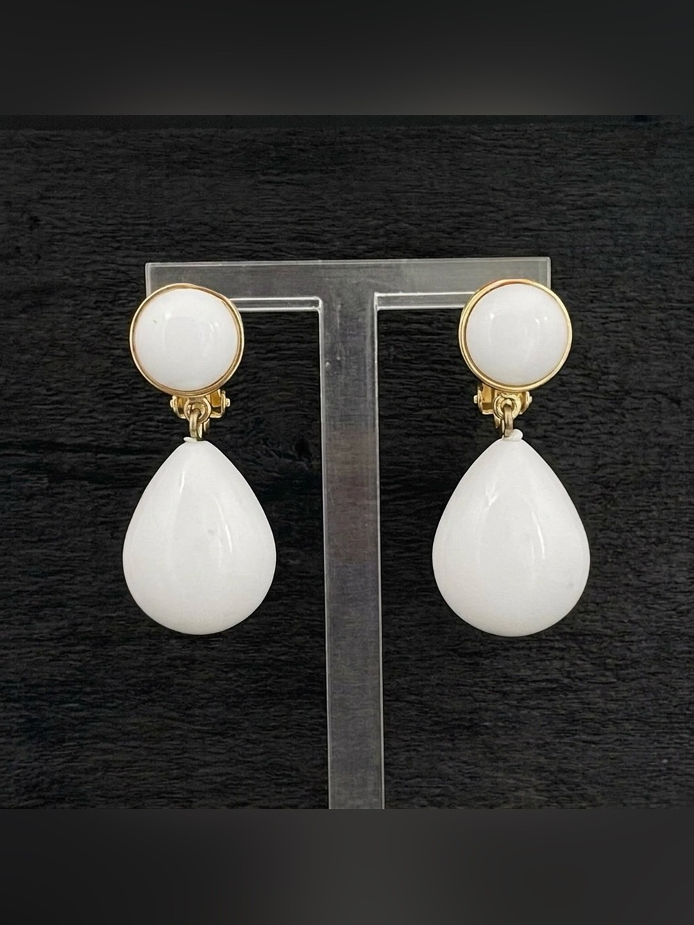 Vintage 60s Crown Trifari Retro White Lucite Teardrop Dangle Clip On Earrings